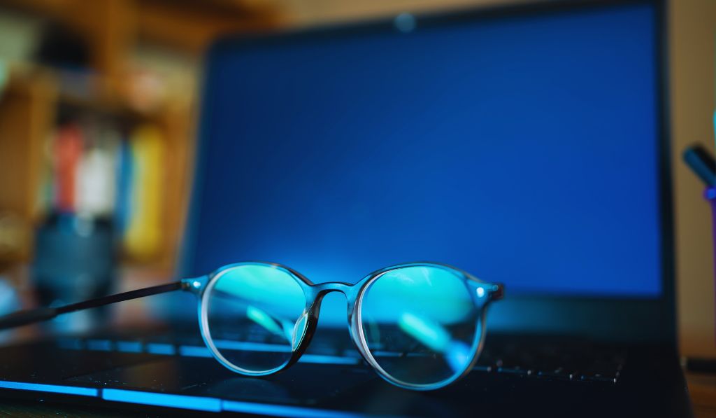 Use Blue Light Filtering Technology Use Blue Light Filtering Technology